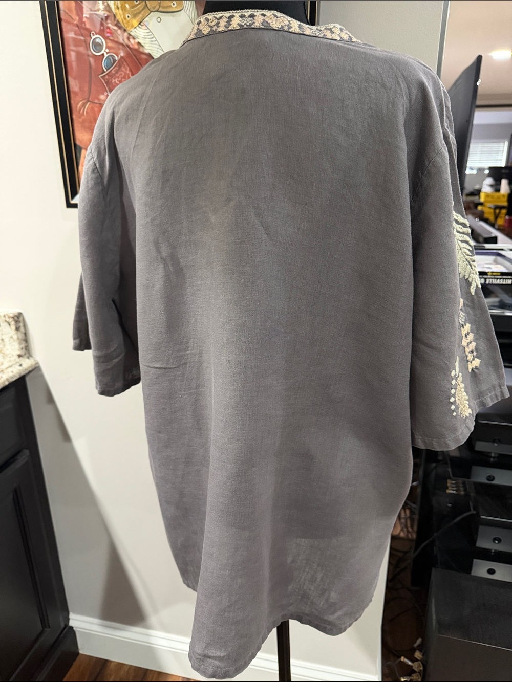 Johnny Was women’s gray embroidered linen top Size Large - Picture 6 of 8